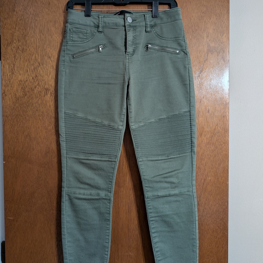 Harper's Army Green Skinny Jeans with Tapered Leg Design